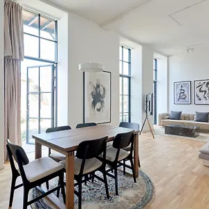 Cozy And Bright With Private Car Park Apartamento